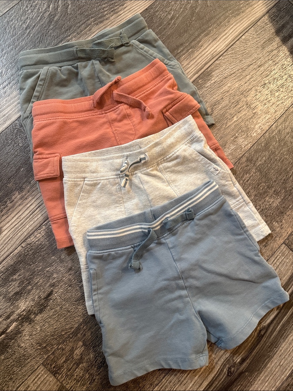 Tommy bahama set of 4 shorts size 3T boys cotton grey blue used